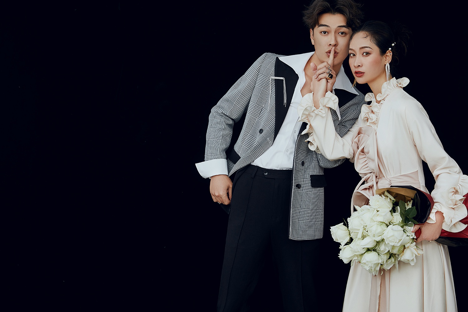 郑州婚纱摄影工作室,拍婚纱照经典姿势及拍摄技巧