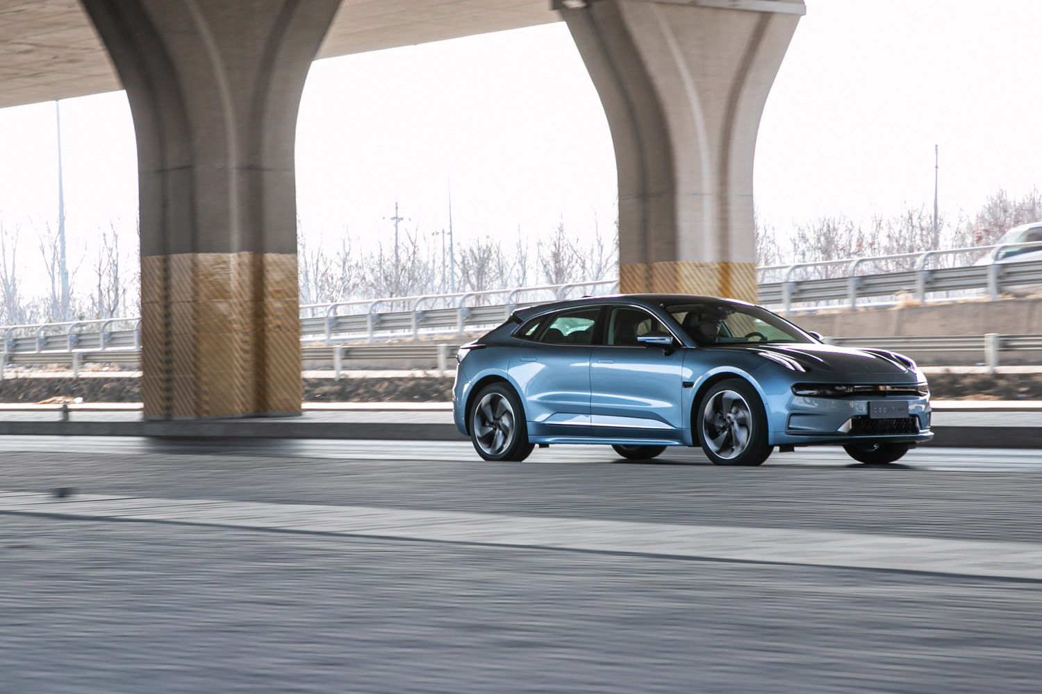 体验极氪001零度环境真实续航-新浪汽车