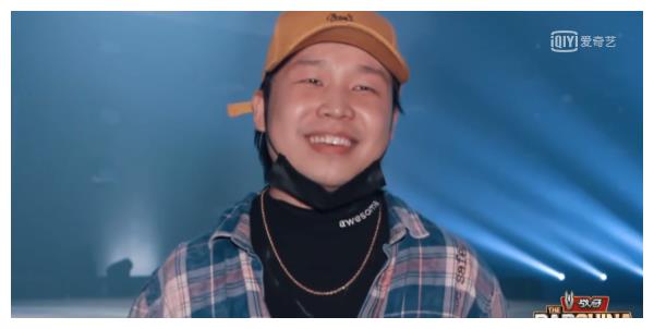 中国新说唱小白大比分输给小青龙油腻表演只有张靓颖感兴趣