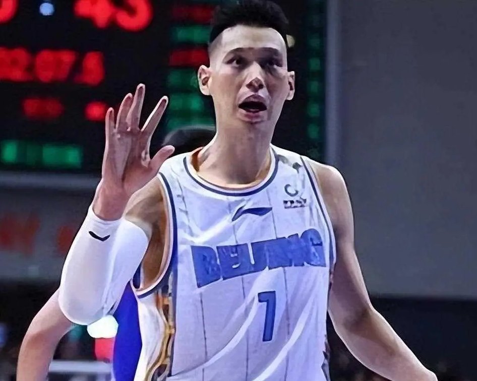 林疯狂只是nba联盟现象级的事件,林书豪非常的幸运成为一代巨星