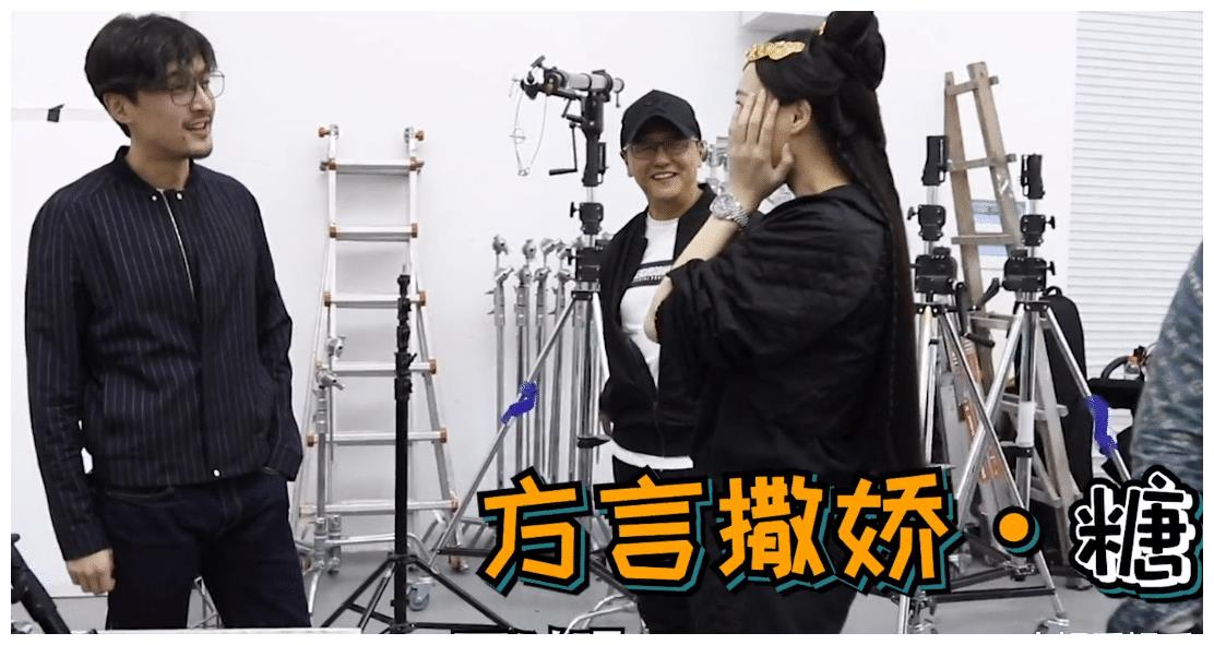 胡歌探班唐嫣拍戏唐嫣秒变迷妹撒娇卖萌少女心瞬间萌化了