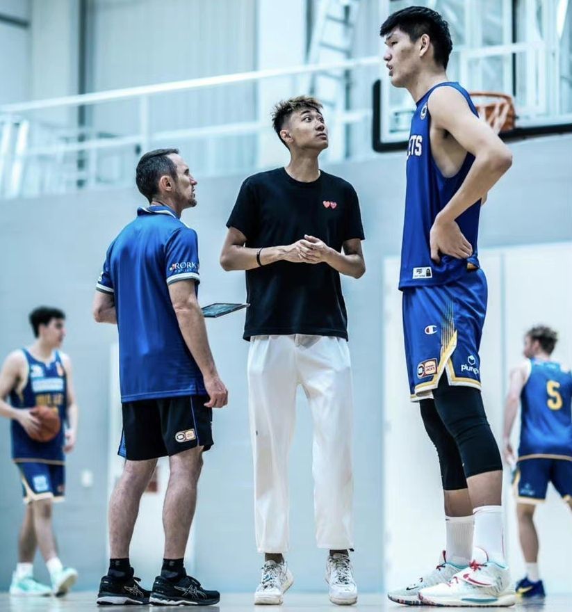 的优先续约权),必须要说的是,这个赛季青岛从山四川引援了李原宇,他与