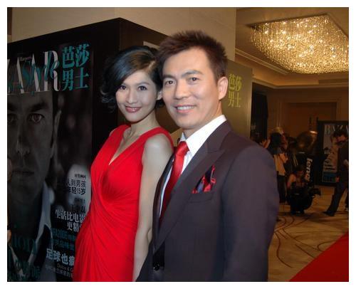 黄健翔前妻患癌至今单身现任老婆名叫小红是一名舞蹈演员