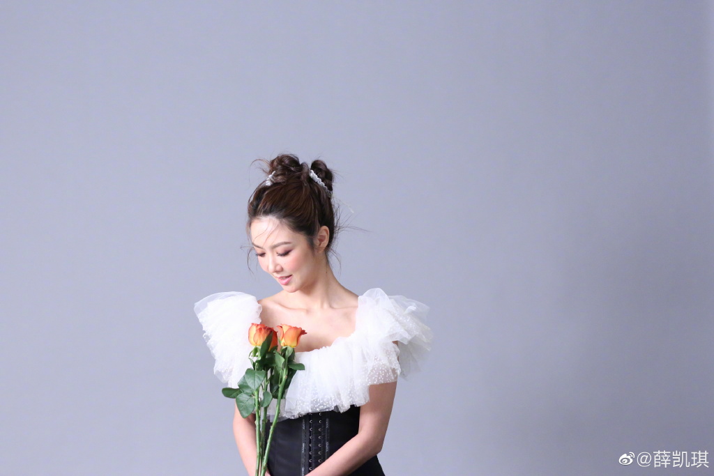 可爱美女歌手薛凯琪迷人写真美照欣赏_高清图集_新浪网