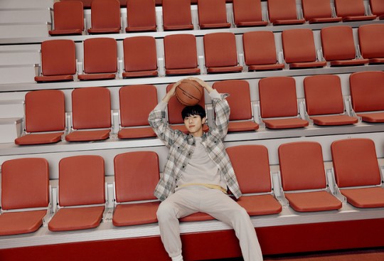 韩国艺人安孝燮拍代言品牌最新宣传照|安孝燮|宣传照|韩国艺人_新浪