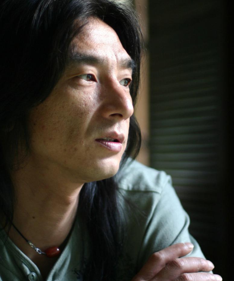 唐朝丁武:当年的摇滚领军人,如今竟成女儿奴,中国摇滚已死?