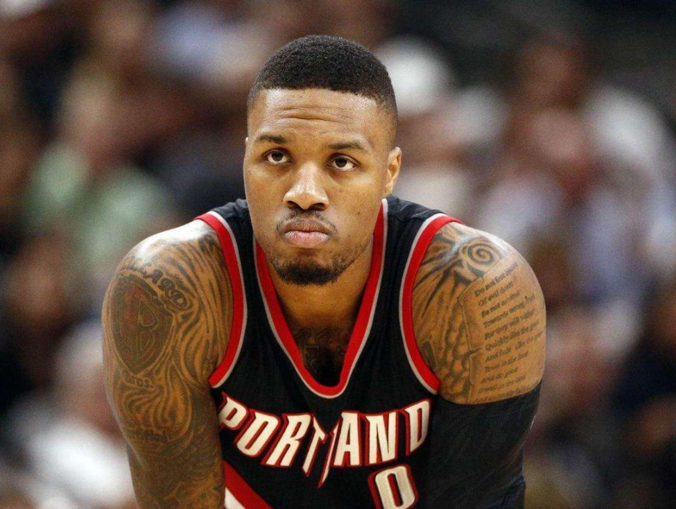 开拓者队和湖人队同一天出局,利拉德和詹姆斯真应该联手