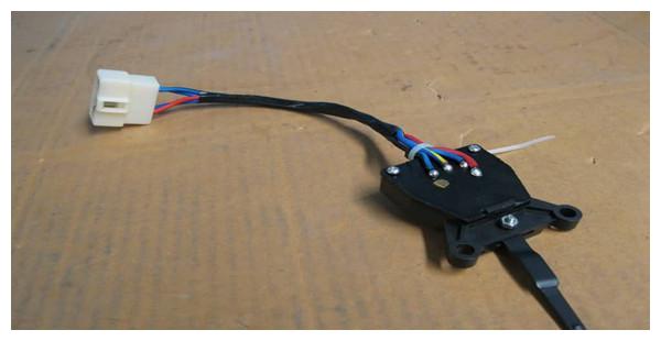 别克凯越电子扇温控开关在哪?-新浪汽车