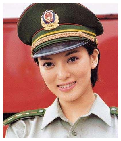 拒美国25万美元拍裸照邀请,只脱给华人看的彭丹:我骨子里就爱国__财经