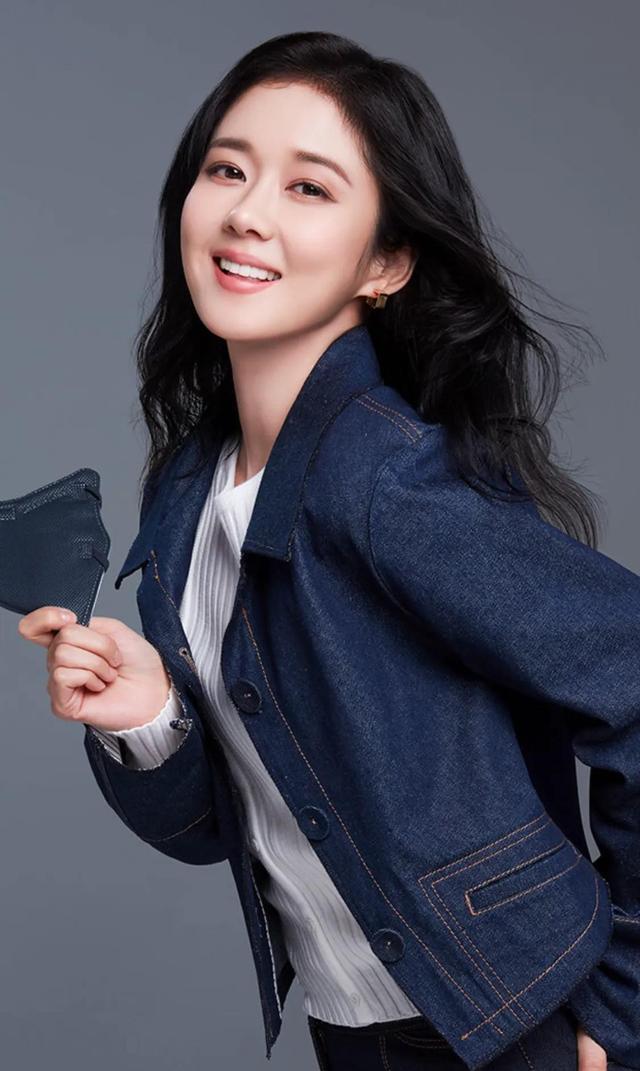 童颜美女张娜拉青春无敌似少女