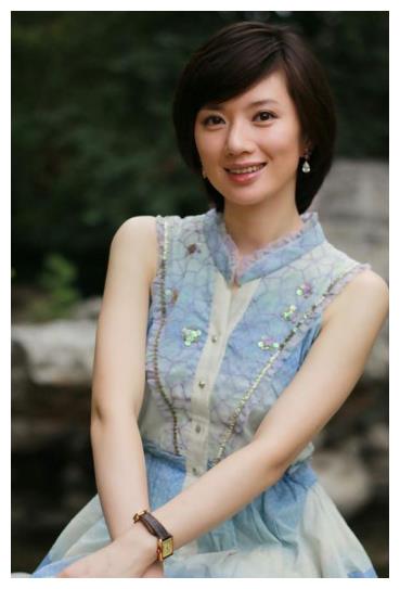 1999年,20岁的苑冉为背背佳书包代言,并推出了手掌专辑《梦幻想》