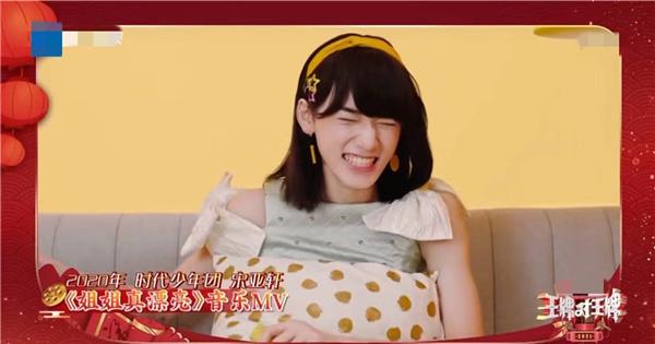 宋亚轩录节目被放女装照,甜美可爱太惊艳,小宋害羞问到我漂亮吗