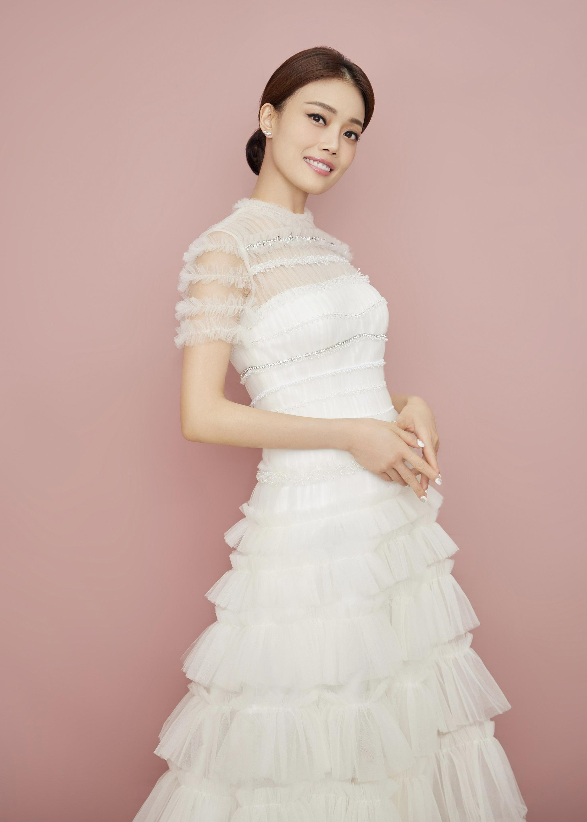 容祖儿出席电影之歌音乐会温情演唱追寻致敬经典