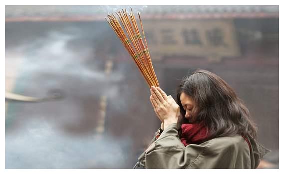 我们应该在什么日子上香拜佛最灵验__财经头条