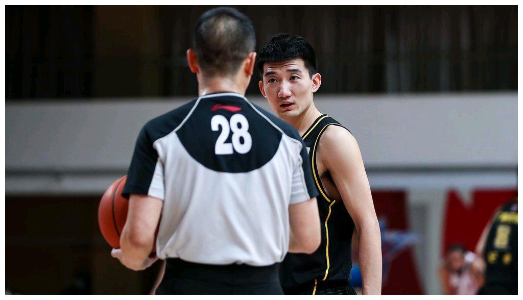 胡金秋24 9 3,四川队惜败浙江广厦,双方势均力敌