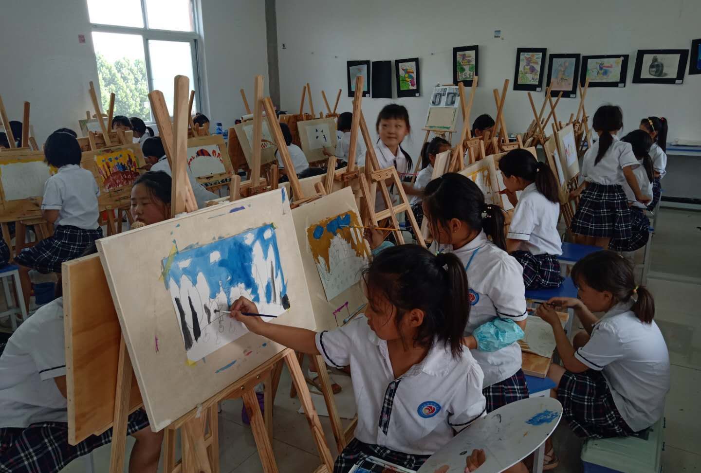 中小学美术课图片,拍摄杨海燕