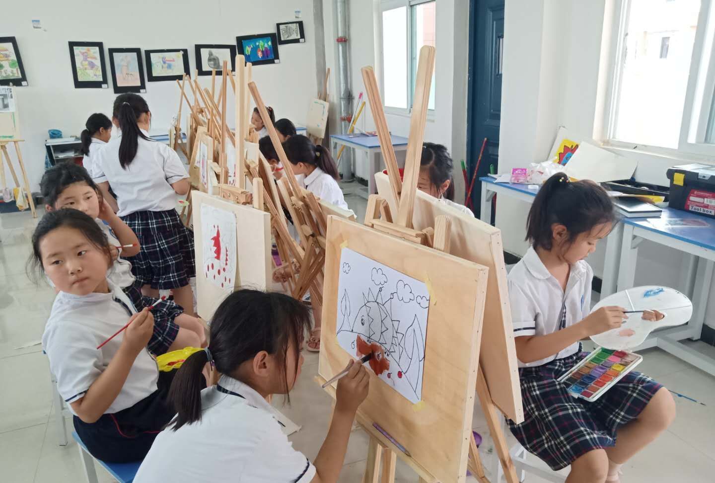 中小学美术课图片,拍摄杨海燕