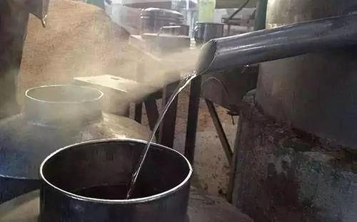 经常喝白酒的你知道液态法白酒和固液法白酒哪个是真酒吗?