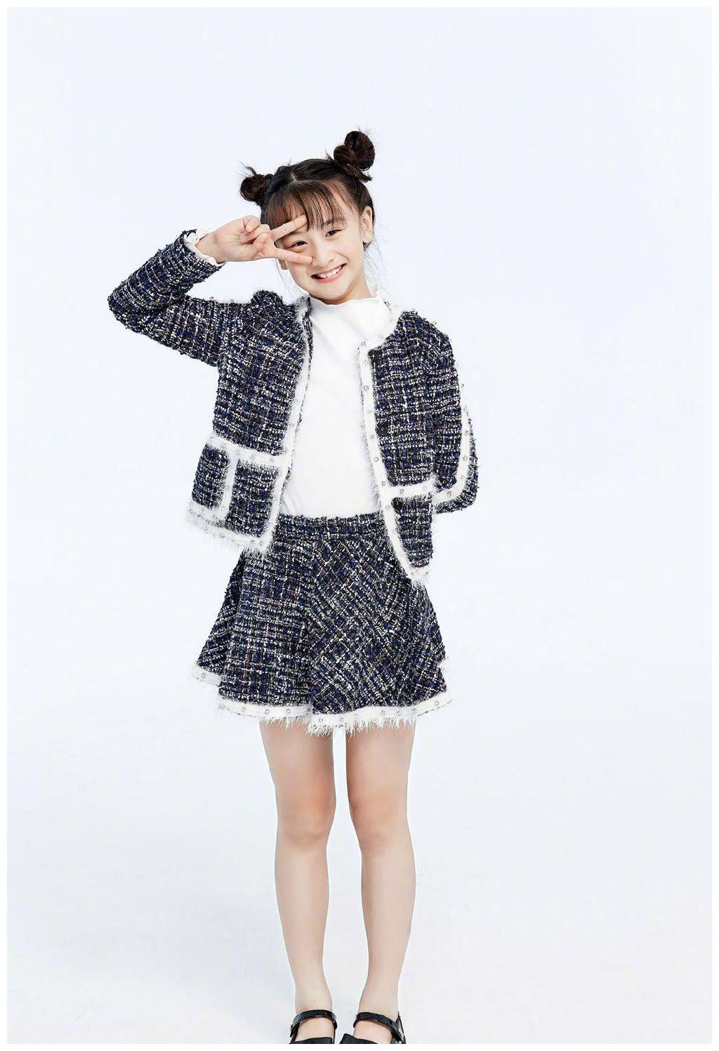 风一样的女子已经12岁简直是妈妈复刻版颜值一点不输明星