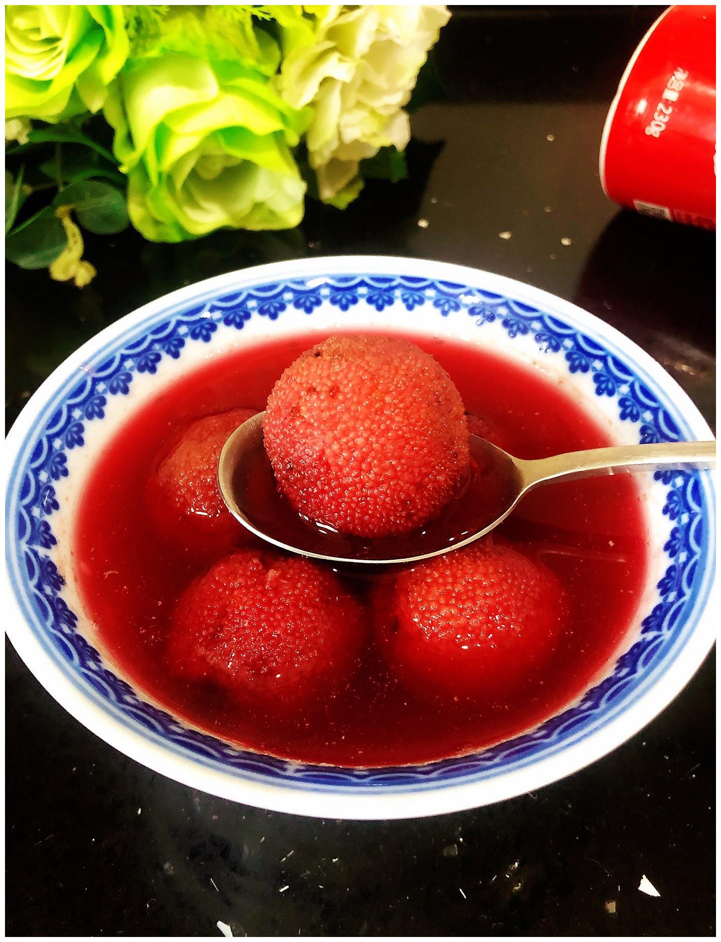 夏日撩人滋味冰镇杨梅汤来一口透心凉心飞扬