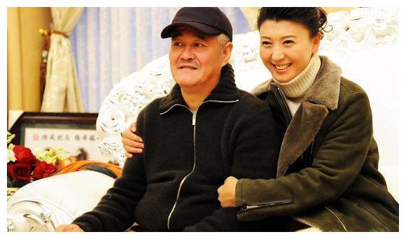 她曾7次亮相春晚，却不给演员儿子铺路，儿子走红后才一起亮相休闲区蓝鸢梦想 - Www.slyday.coM