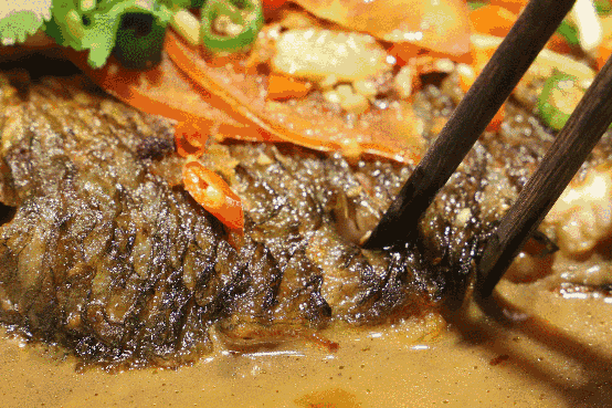 入秋后要多吃鱼,教你懒人做法,食材简单味道足上桌汤汁一滴不剩