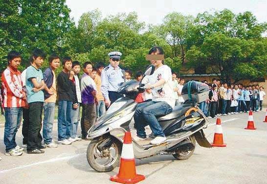 电动车驾照费用曝光，老百姓坐不住了：准备卖车了