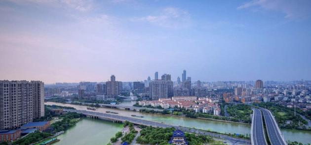江苏面积人口_江苏这个城市,面积大人口多,GDP高达5000亿却至今未通高铁