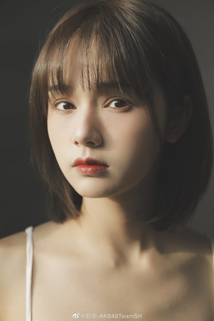 美女艺人刘念迷人可爱美照