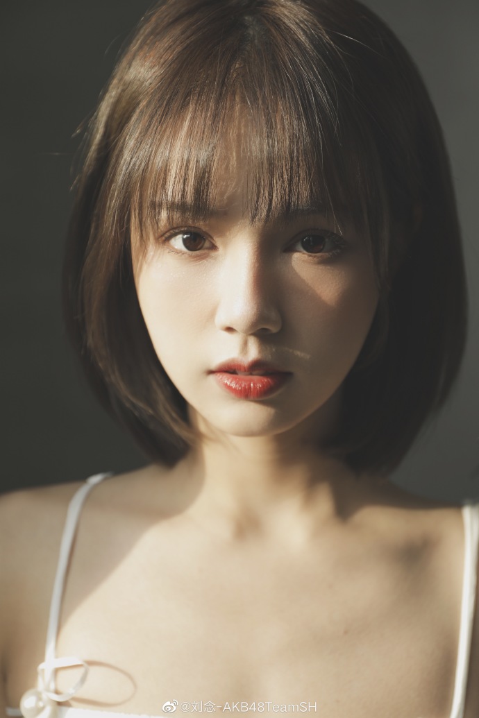 美女艺人刘念迷人可爱美照