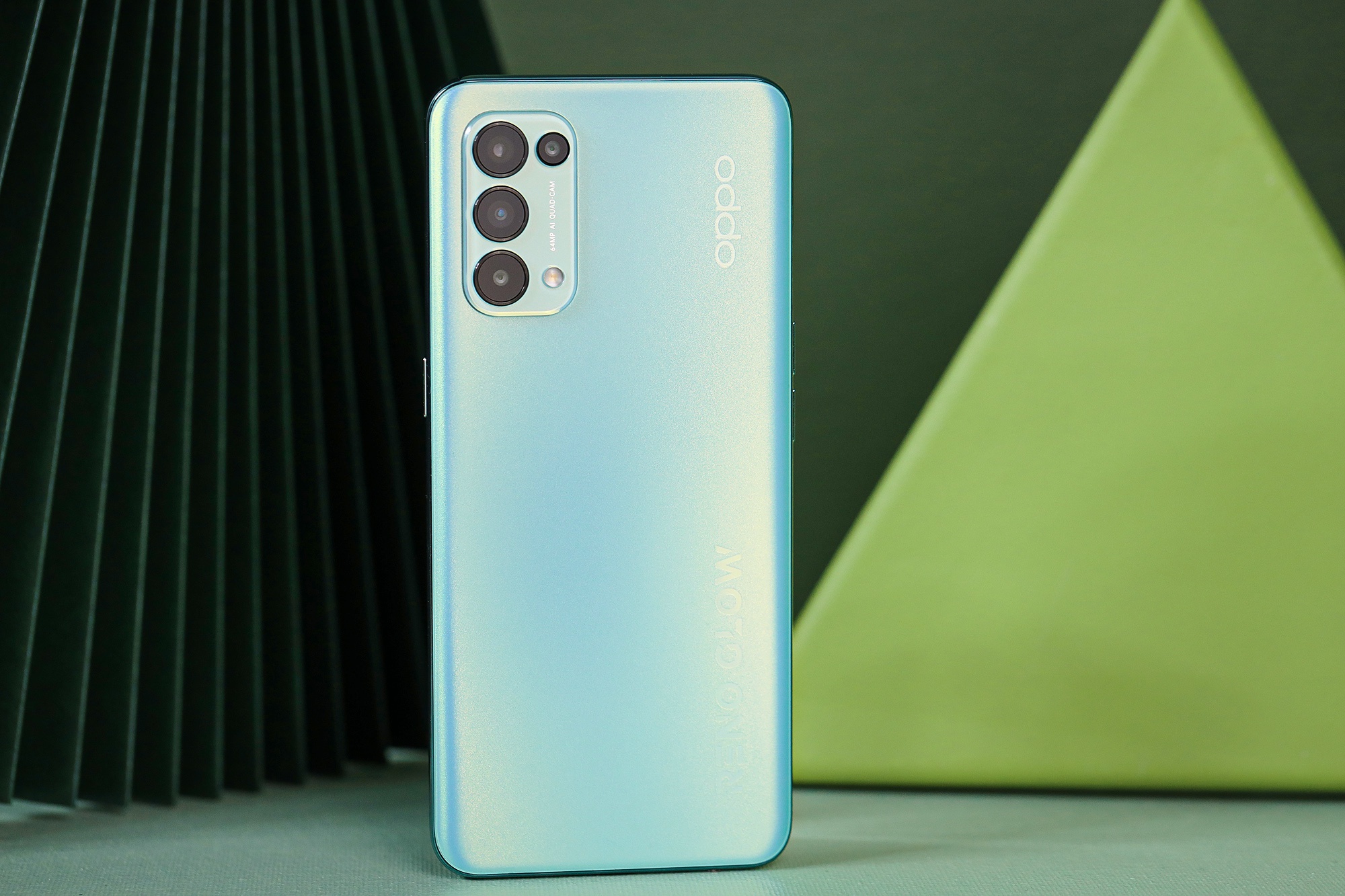 明快的春日气息opporeno5k恋恋青风版图赏
