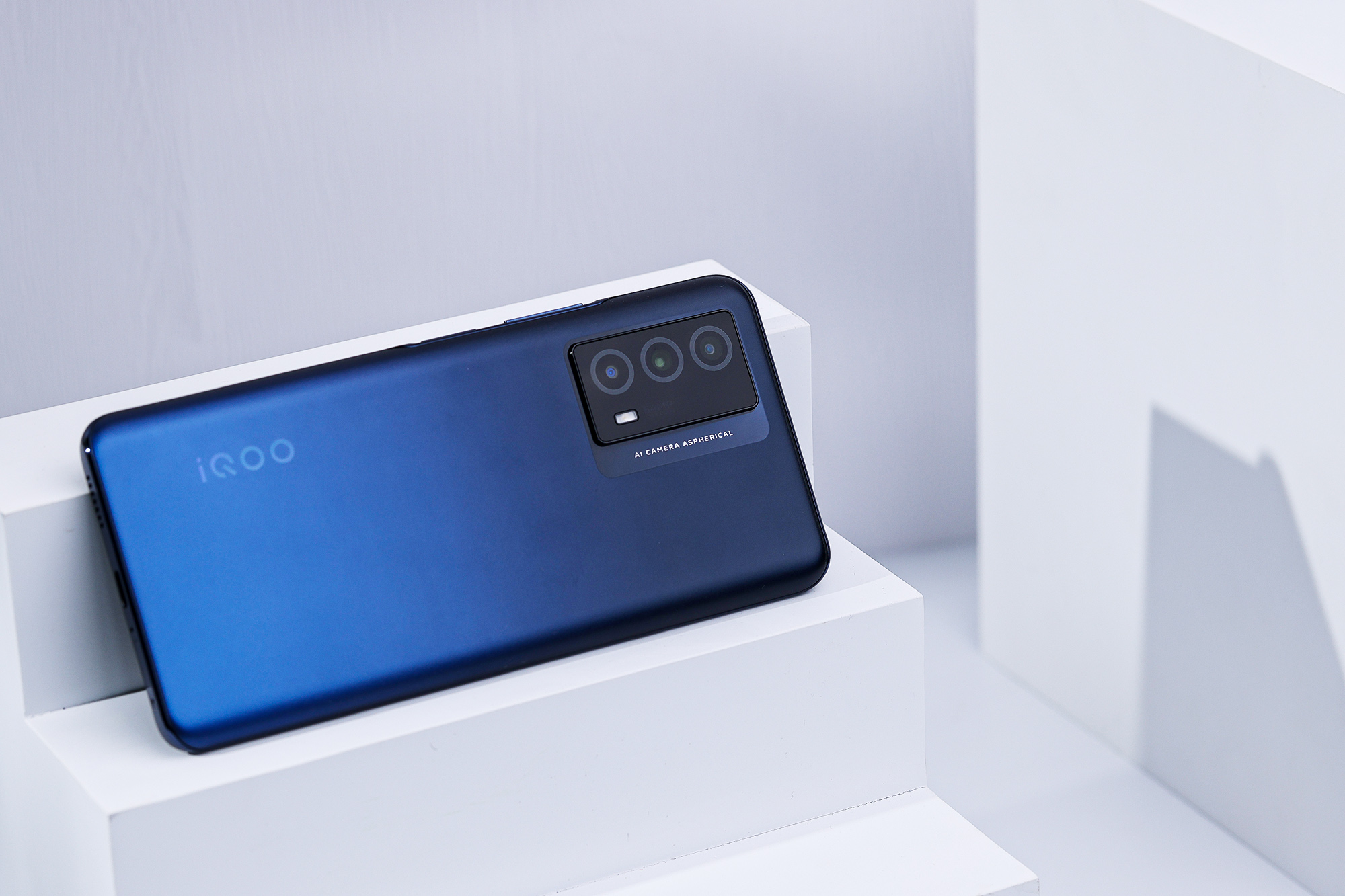 超强续航还有强劲性能iqooz5手机外观图赏