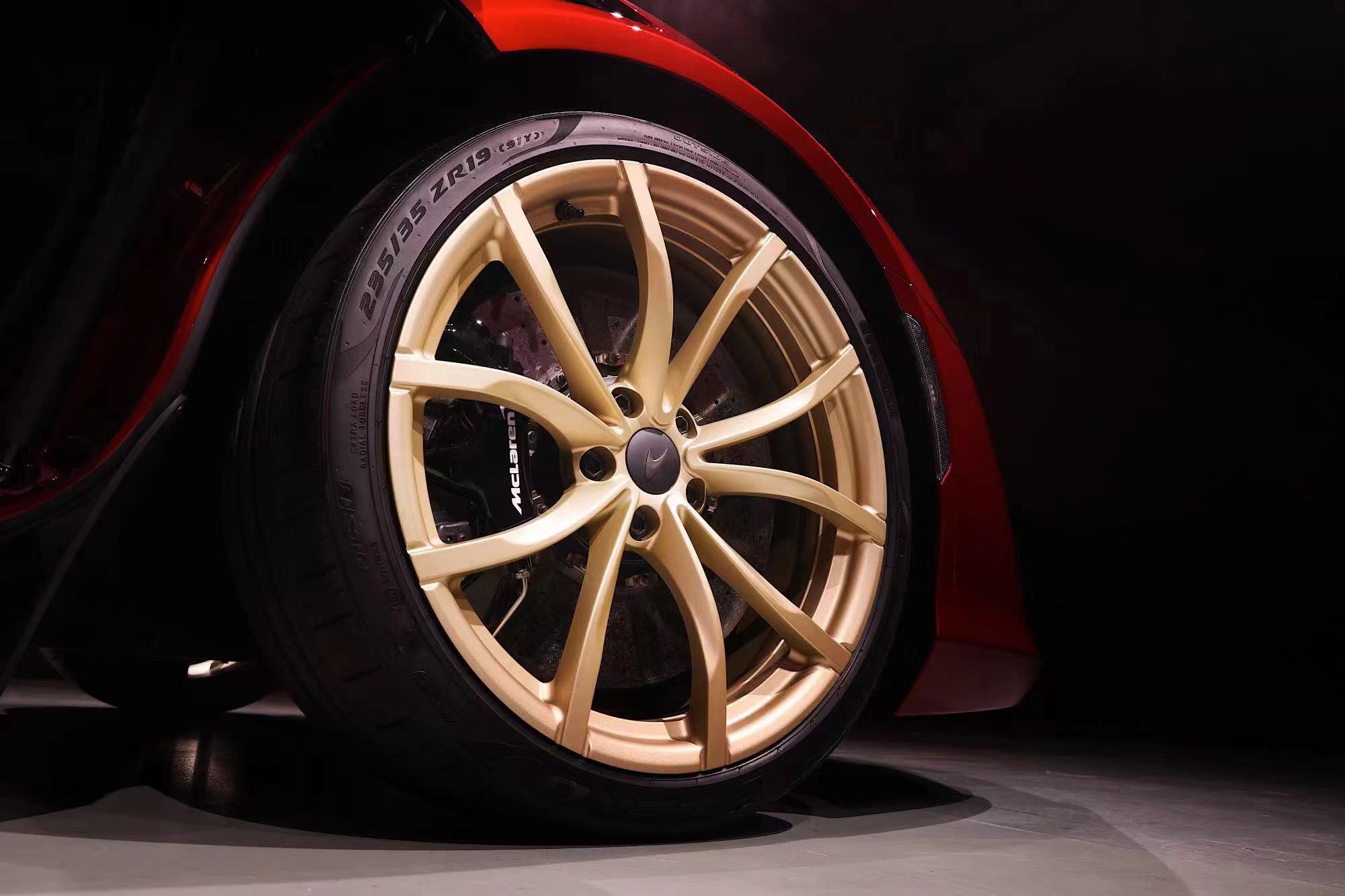 全新迈凯伦artura spider中国首秀,倍耐力同步亮相