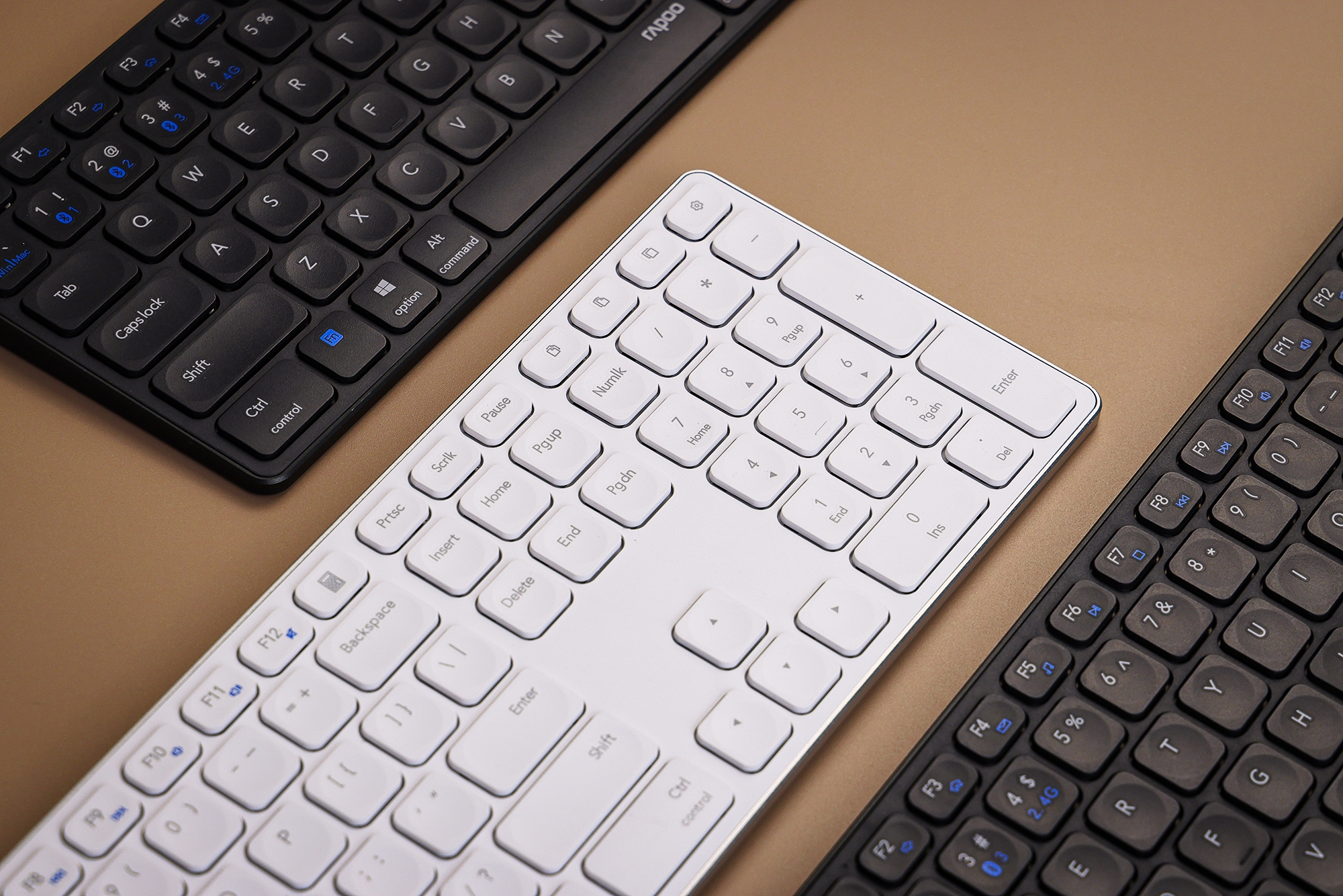 这三款键盘一个共同的特点,那就是延续了刀锋系列轻薄办公的基因,具备