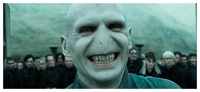 哈利波特伏地魔58岁了演反派拿下奥斯卡他因为鼻子火遍全球