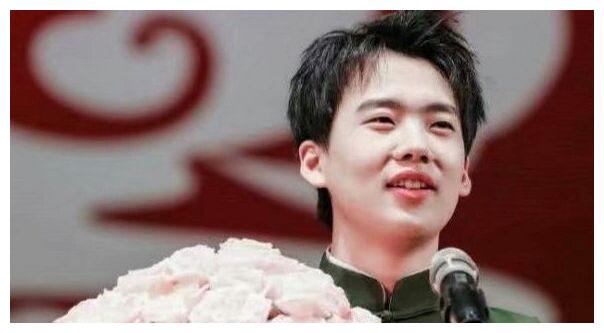 王惠多次提出要把德云社过继给郭麒麟,对方拒绝的理由让人动容休闲区蓝鸢梦想 - Www.slyday.coM 王惠多次提出要把德云社过继给郭麒麟,对方拒绝的理由让人动容休闲区蓝鸢梦想 - Www.slyday.coM