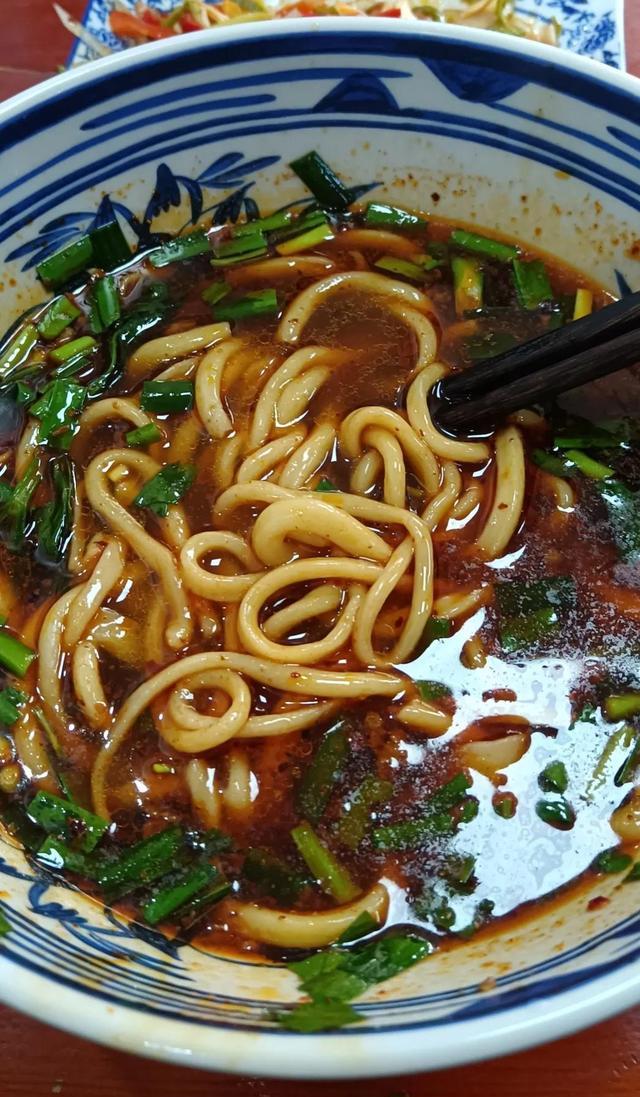 经典油泼面香酸臊子面__财经头条