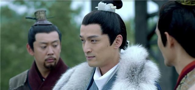 琅琊榜:戚猛没打到梅长苏,飞刀射到了哪里?请注意黎刚的眼神