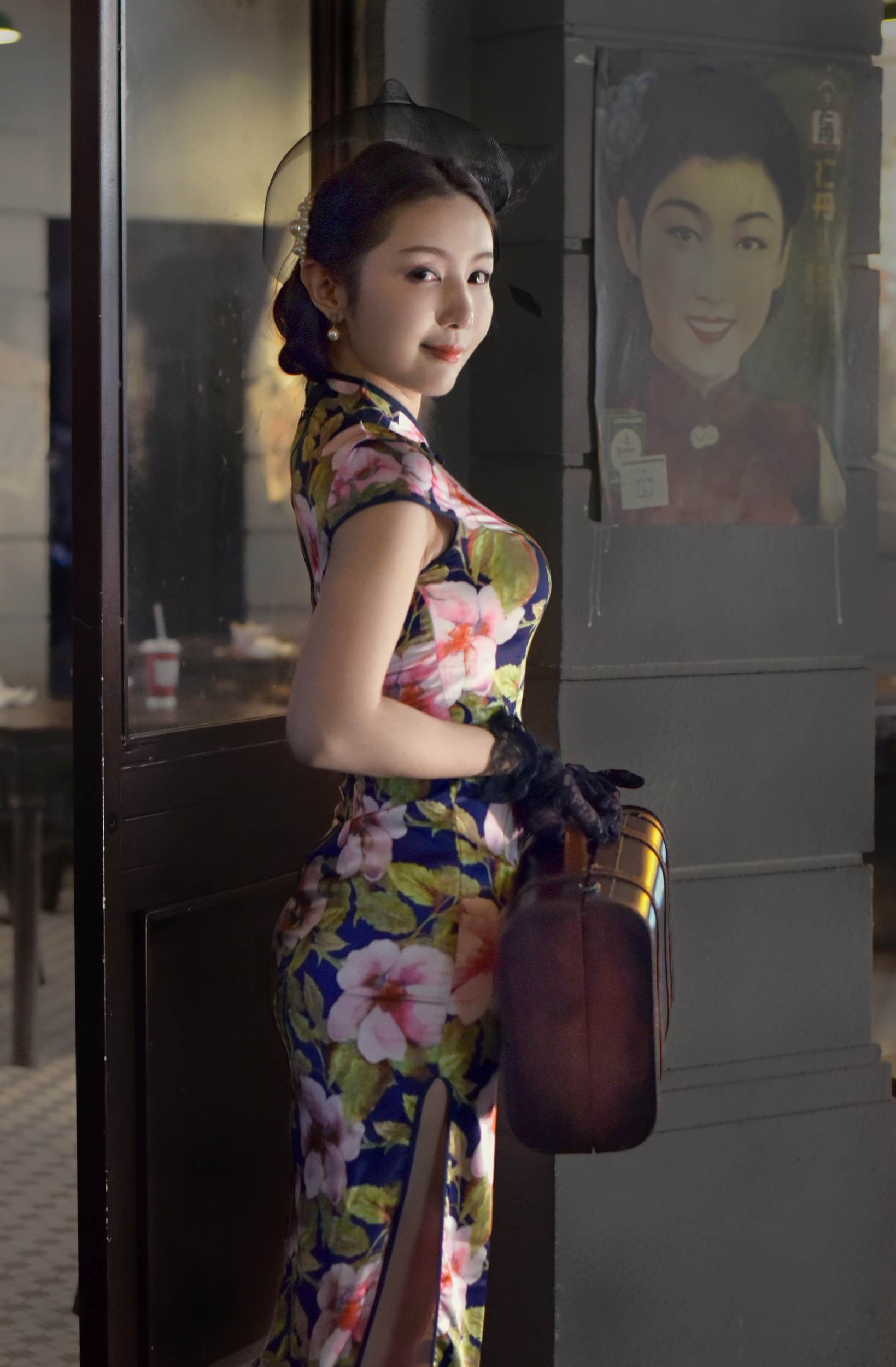 美女演员上淇身着旗袍诠释东方女性独特的美__财经头条