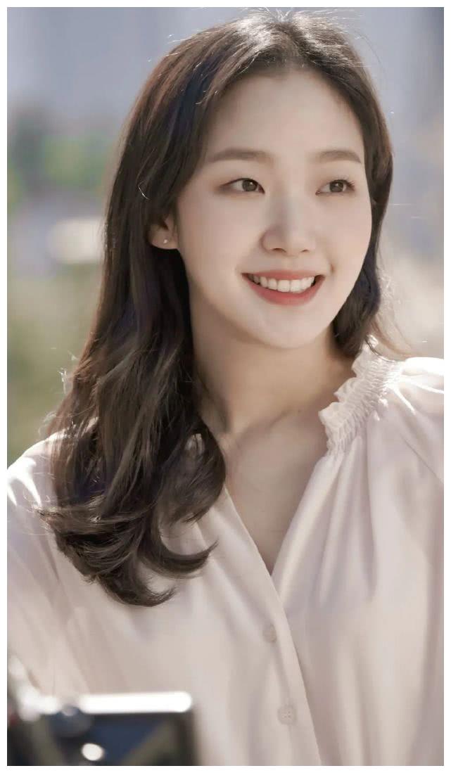 最美不过单眼皮女生留长发