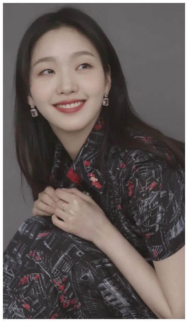 最美不过单眼皮女生留长发