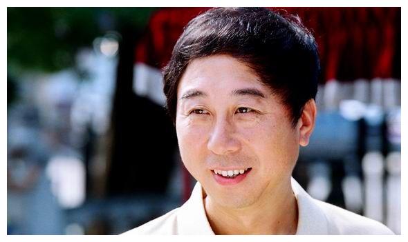 的相似之处,看得出,冯巩的基因还是比较强大的,而他的儿子叫做冯开诚