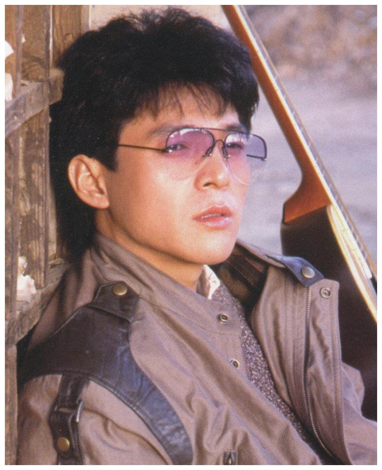 姜育恒:18岁丧母,22岁无业,娶了夜总会会计,90年代负债上亿