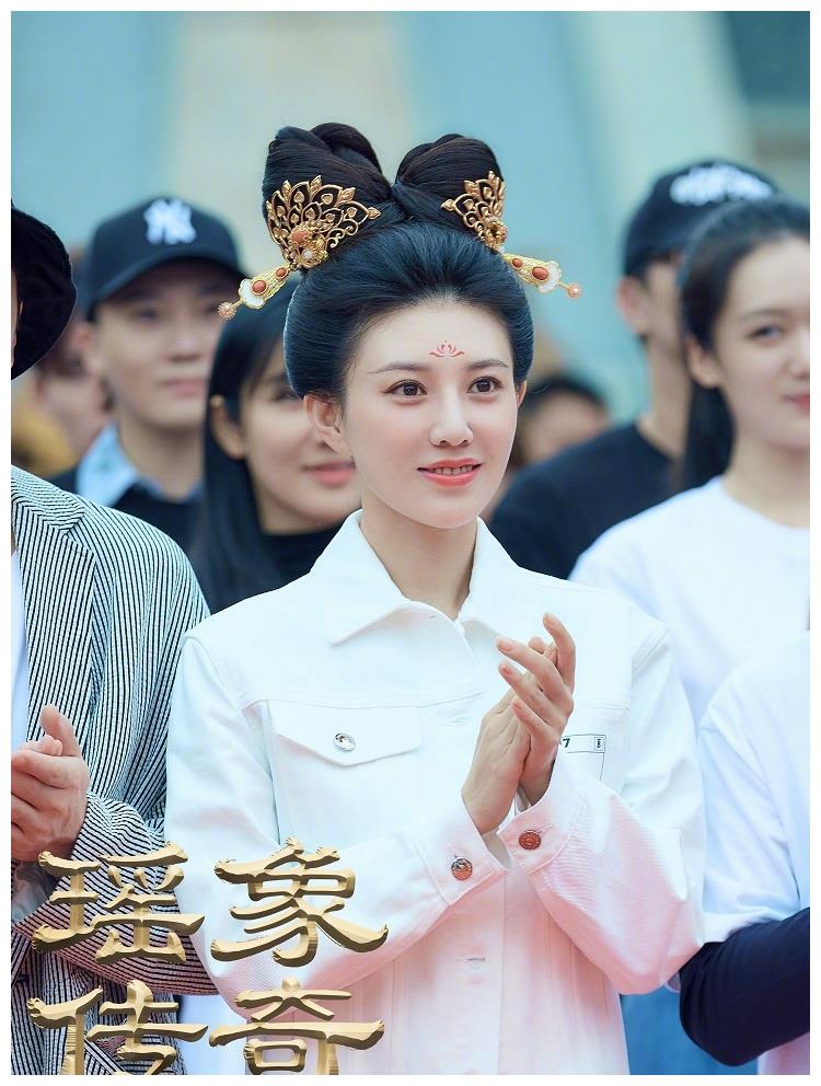 《琉璃》刚结束不久,侯梦瑶又有新剧开机,古装造型不输“紫狐”