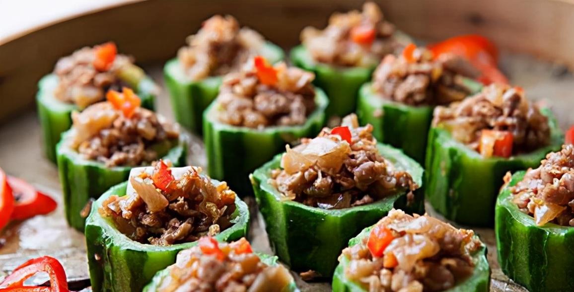 接下来我就把三道蒸菜的做法分享给大家,喜欢在家做美食的朋友,不妨