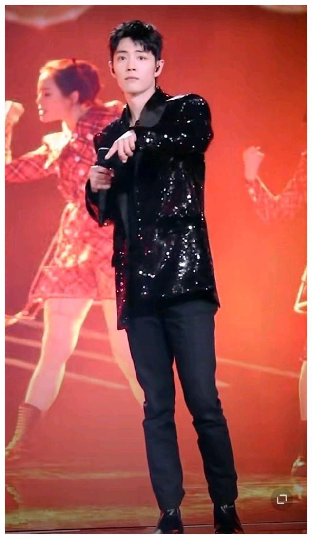 肖战跳舞网友我心在咚咚跳