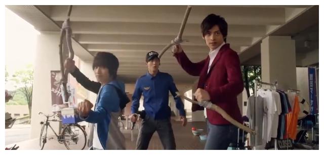 孝"行为,这段剧情与《捷德奥特曼》里捷德击败父亲贝利亚没有太大的