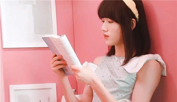 宋亚轩录节目被放女装照,甜美可爱太惊艳,小宋害羞问到我漂亮吗