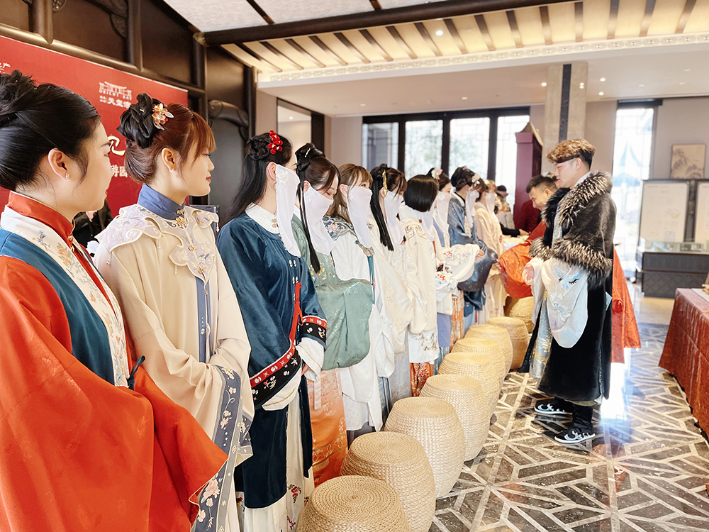 着汉服觅良缘淮安月老携手天玺湾雅苑汉服游园相亲会成功举办
