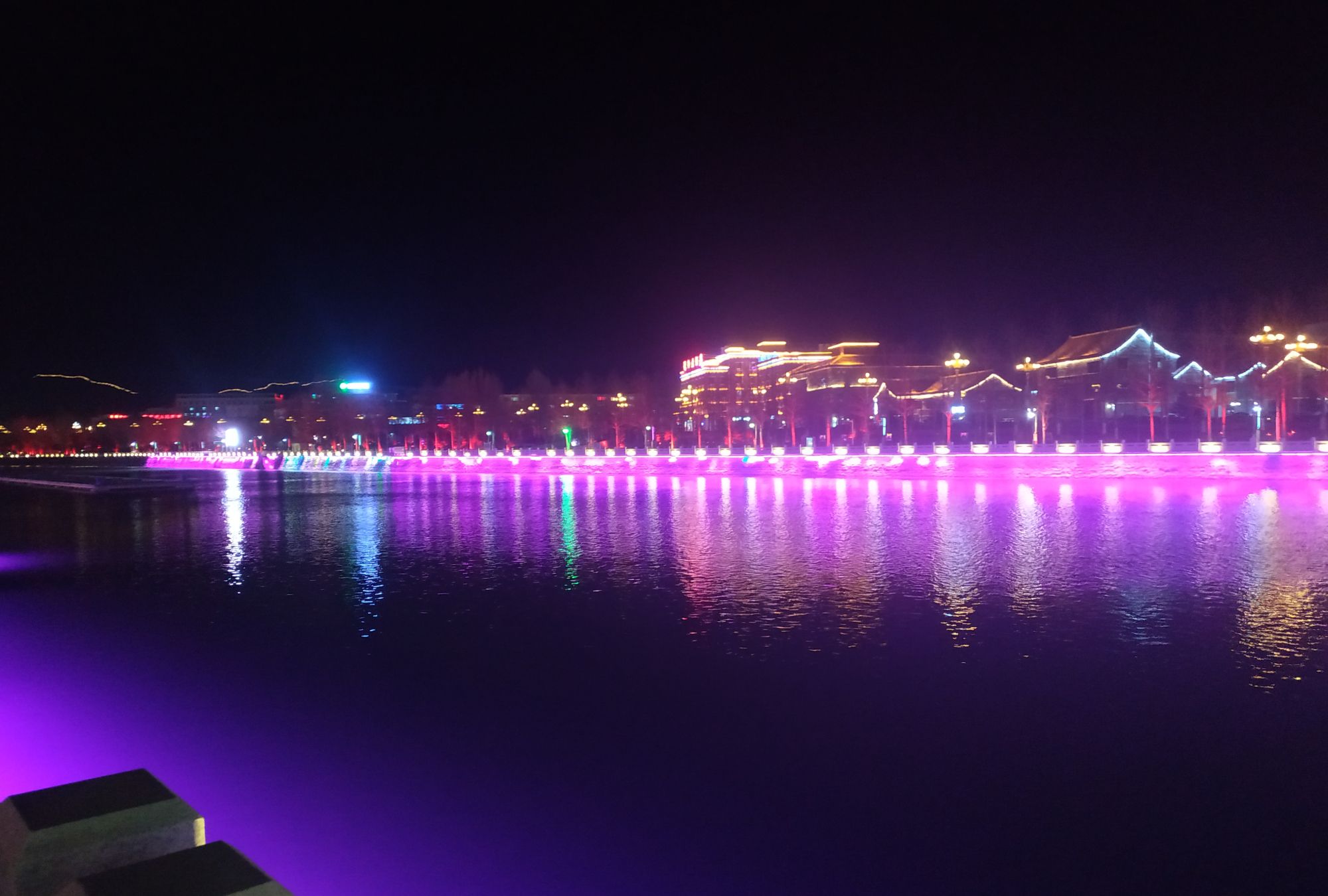 德令哈巴音河的夜色